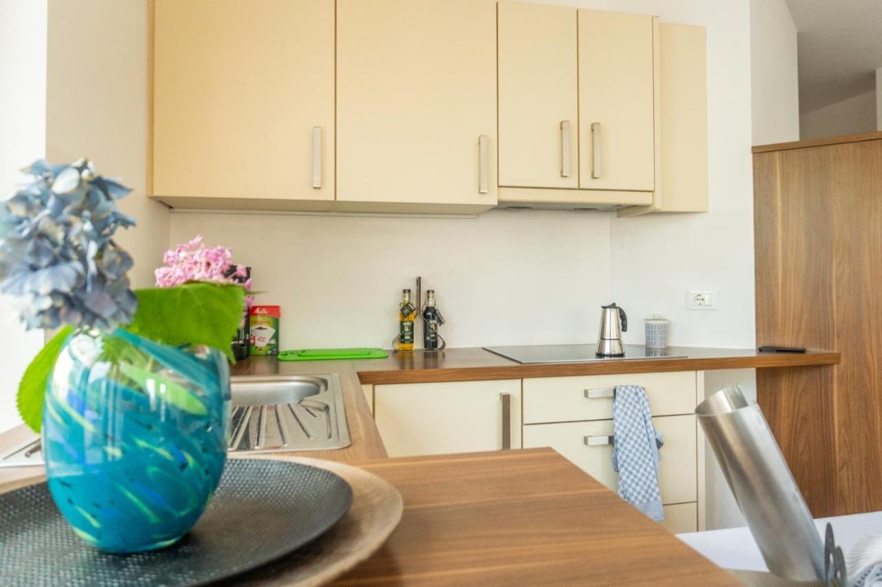 Ferienwohnung Mit Garage, Fahrradraum Und Sehr Grosser Sonnenverwoehnten Terrasse Lagundo Exterior foto